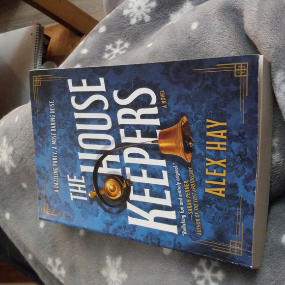 2 Book bundle - Picture 2 of 5